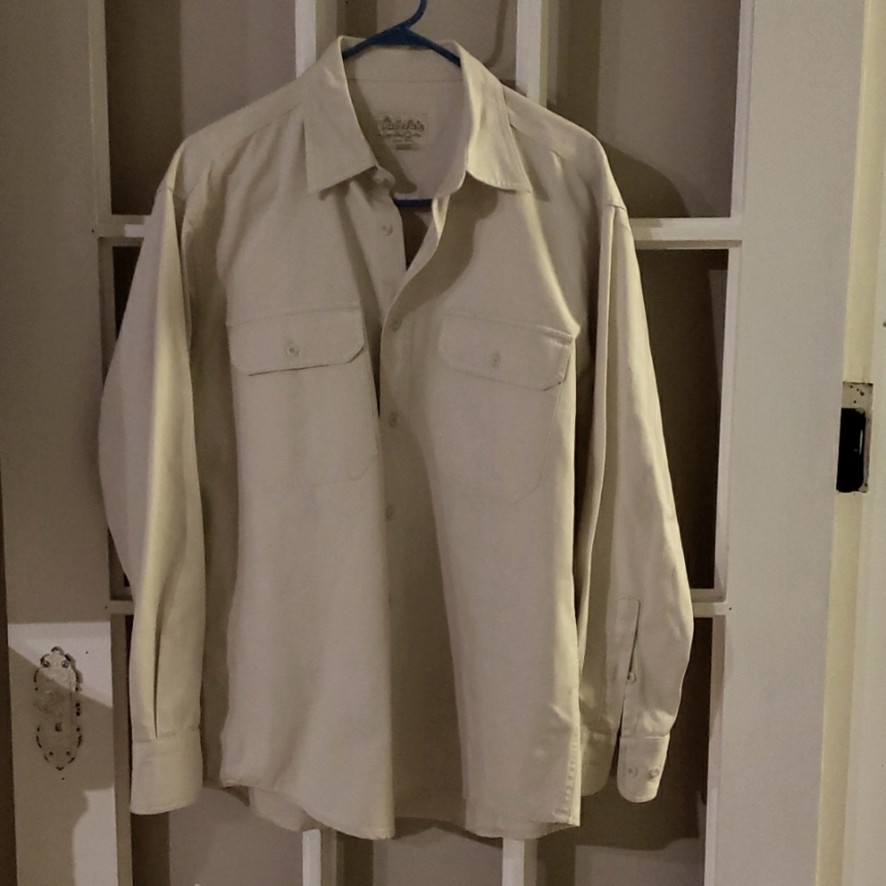 Like New men's Cabela shirt. Size medium.